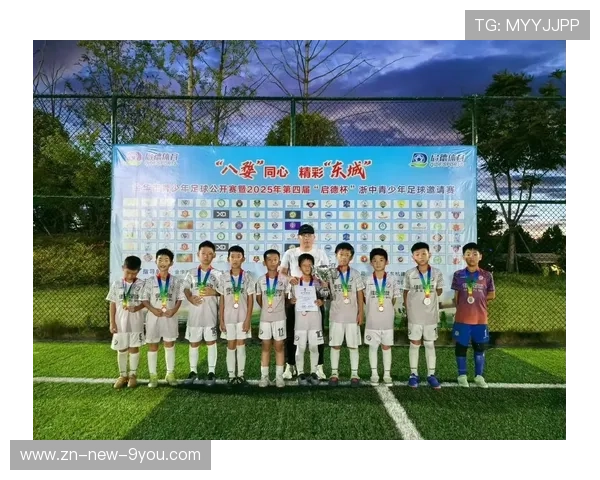 足球俱乐部通过青少年项目实现社区融合，青少年足球俱乐部宣传