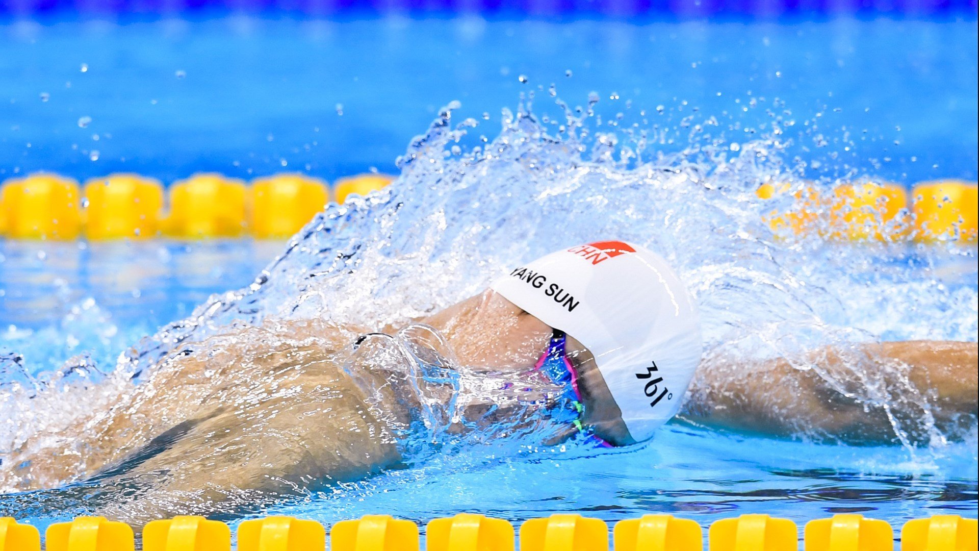 仰泳对决吉尔吉斯斯坦表现冷静自信,吉尔吉斯斯坦游泳运动员